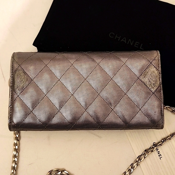 Chanel Matelasse Quilted CC Silver T Flap Wallet Leather Mesh + Entrupy COA - Picture 11 of 16